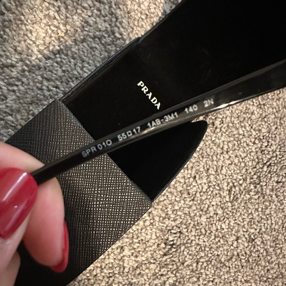 Prada Sunglasses - Like New 🥰 - Picture 7 of 9